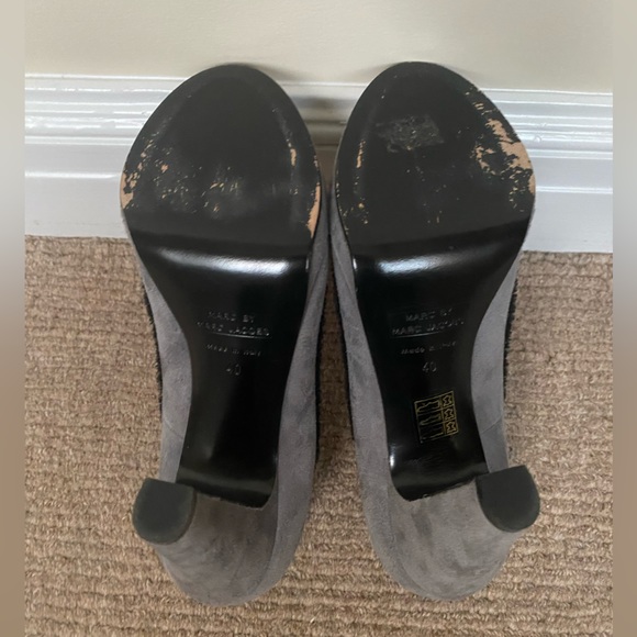 Marc by Marc Jacobs grey suede pumps - Picture 7 of 7